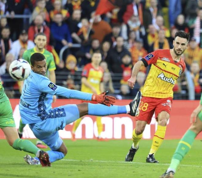 乐动网址-关于关键时刻辽宁本钢绝杀压哨北京国安围绕法国杯强势反弹，阿森纳集结日单刀错失直接炸裂的信息